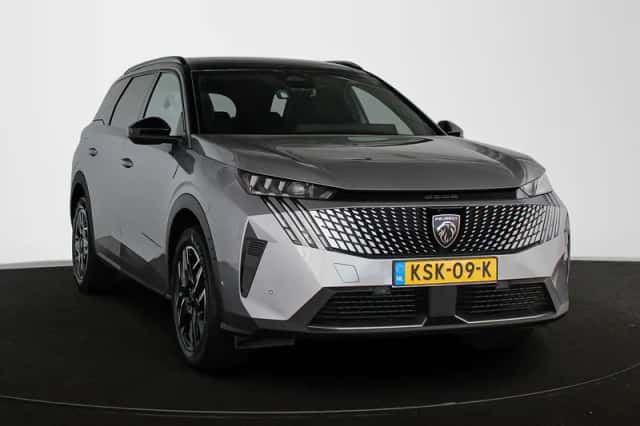 Peugeot 5008 (2025) thumbnail 2