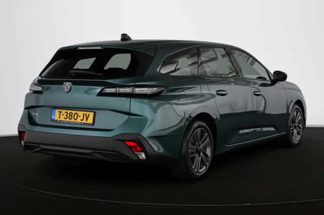 Peugeot 308 (2023) thumbnail 3