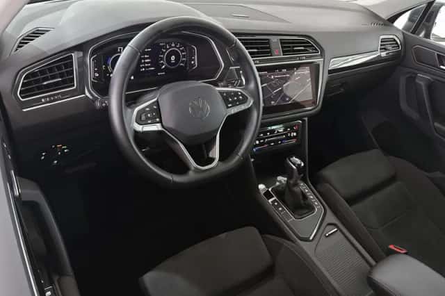 Volkswagen Tiguan (2023) thumbnail 5