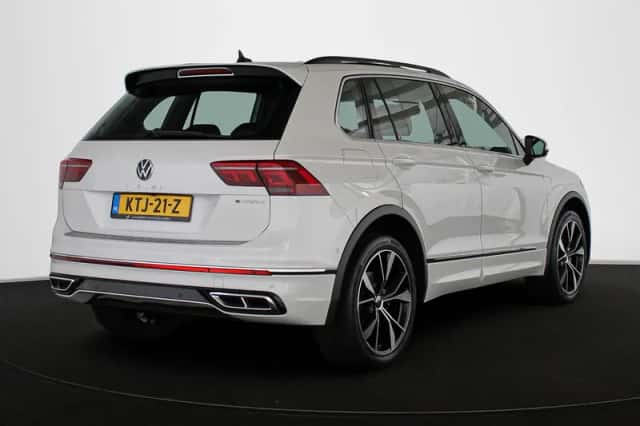 Volkswagen Tiguan (2022) thumbnail 3
