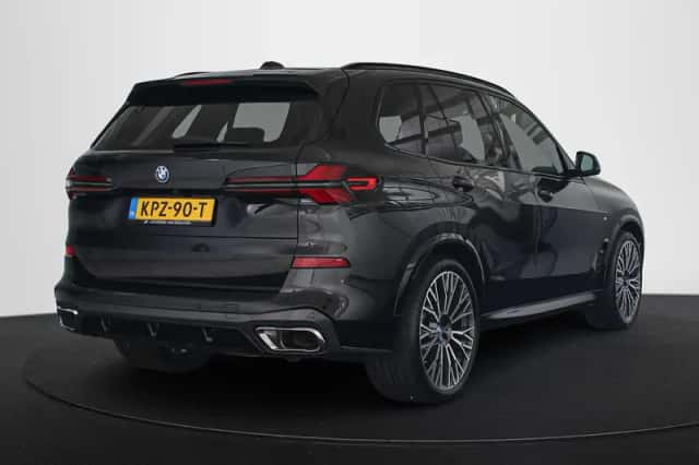 BMW X5 (2023) thumbnail 3