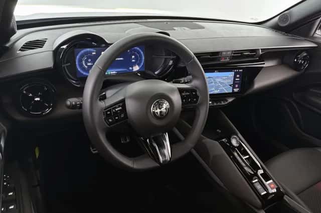 Alfa Romeo Junior (2025) thumbnail 5