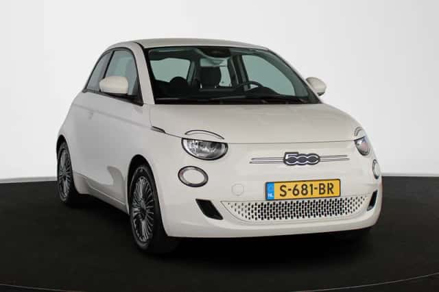 Fiat 500e (2023) thumbnail 2