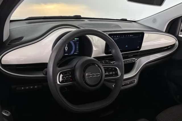 Fiat 500e (2023) thumbnail 5