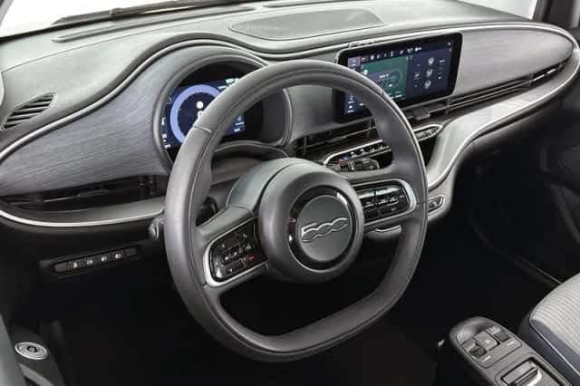 Fiat 500 (2023) thumbnail 5
