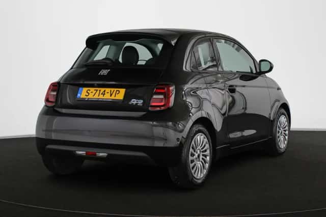 Fiat 500 (2023) thumbnail 3