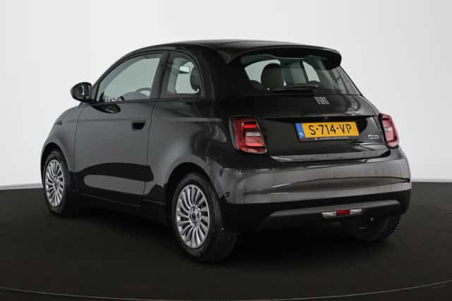Fiat 500 (2023) thumbnail 4