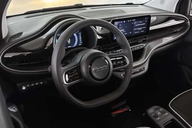 Fiat 500 (2023) thumbnail 5