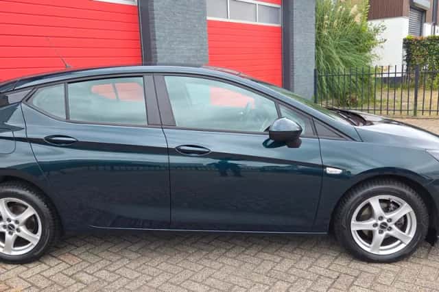 Opel Astra (2015) thumbnail 3