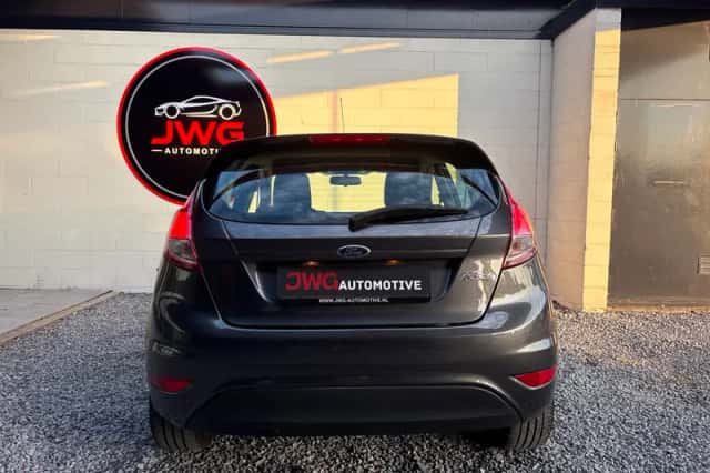 Ford Fiesta (2016) thumbnail 5