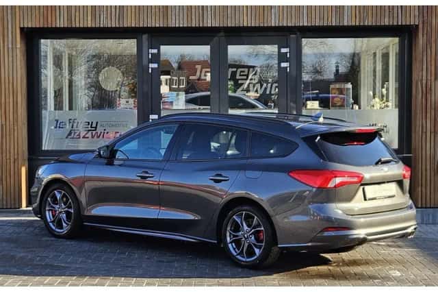 Ford Focus (2021) thumbnail 3