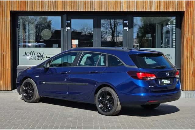 Opel Astra (2021) thumbnail 3