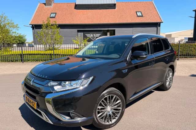 Mitsubishi Outlander (2021) thumbnail 1