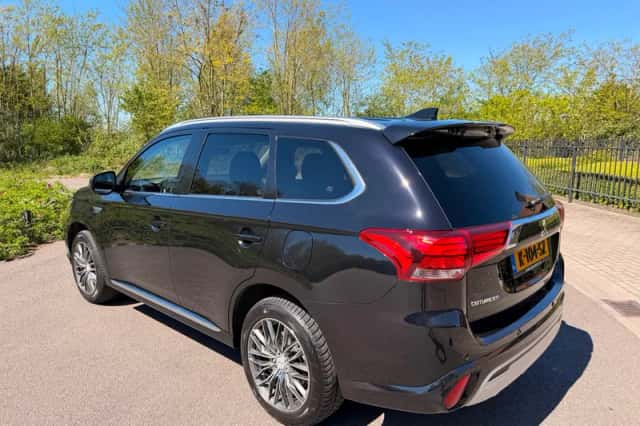 Mitsubishi Outlander (2021) thumbnail 6