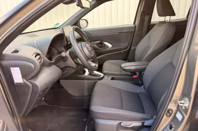 Toyota Yaris Cross (2023) thumbnail 3