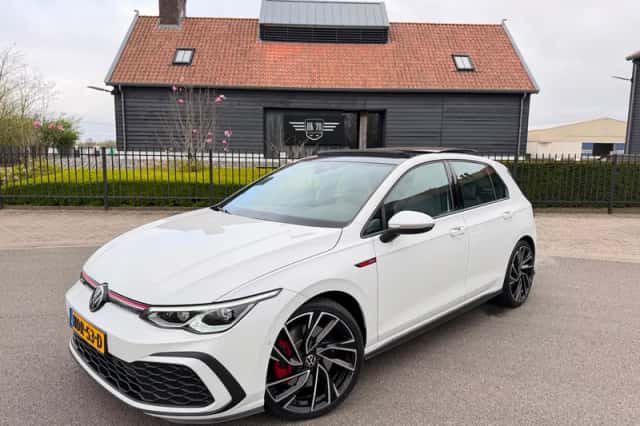Volkswagen Golf (2021) thumbnail 1