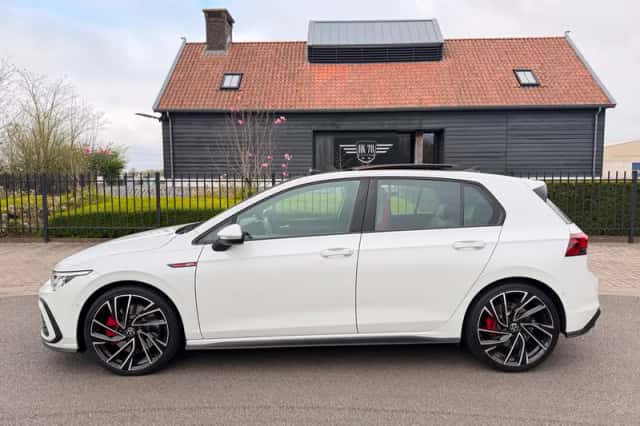 Volkswagen Golf (2021) thumbnail 2