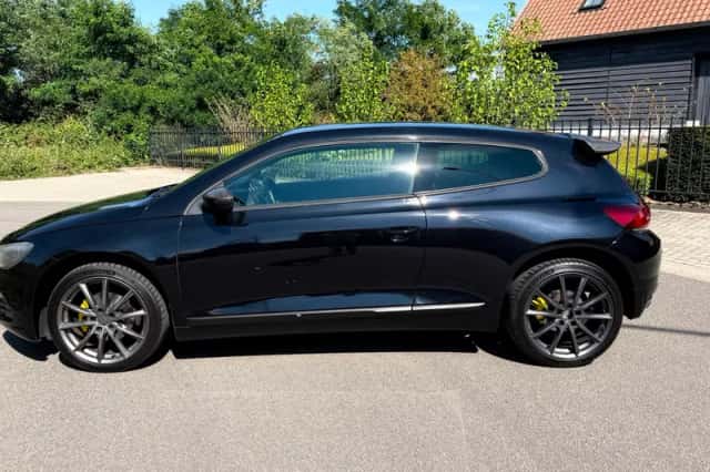 Volkswagen Scirocco (2011) thumbnail 2