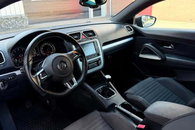 Volkswagen Scirocco (2011) thumbnail 4