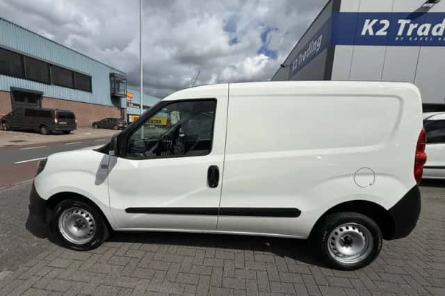 Fiat Doblò (2022) thumbnail 2
