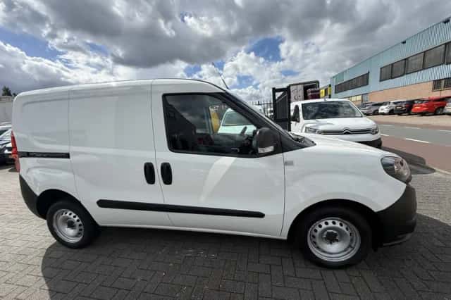 Fiat Doblò (2022) thumbnail 3