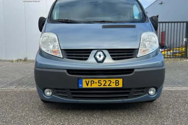 Renault Trafic (2010) thumbnail 3