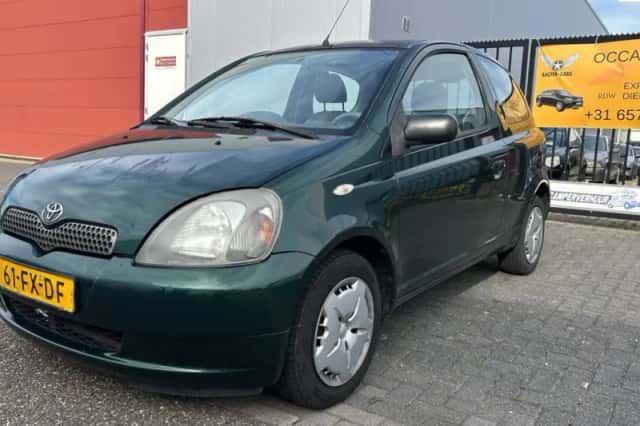 Toyota Yaris (2000) thumbnail 2