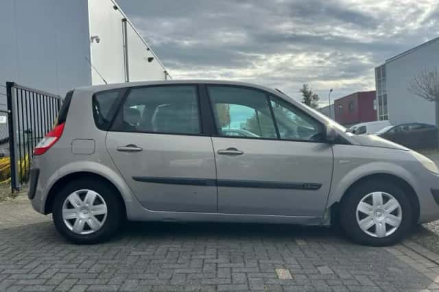 Renault Scénic (2005) thumbnail 5