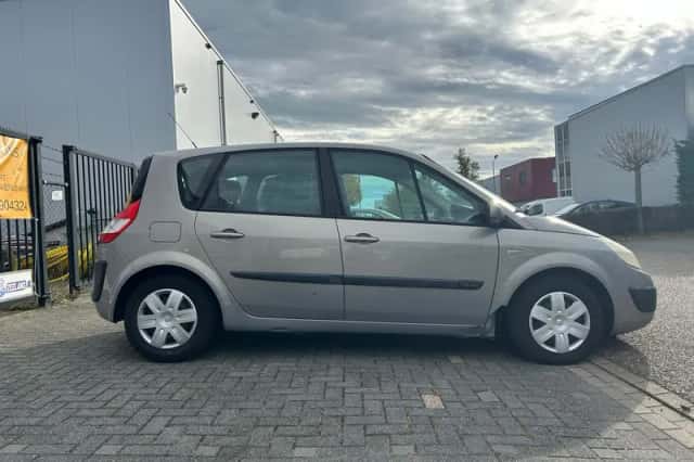 Renault Scénic (2005) thumbnail 5