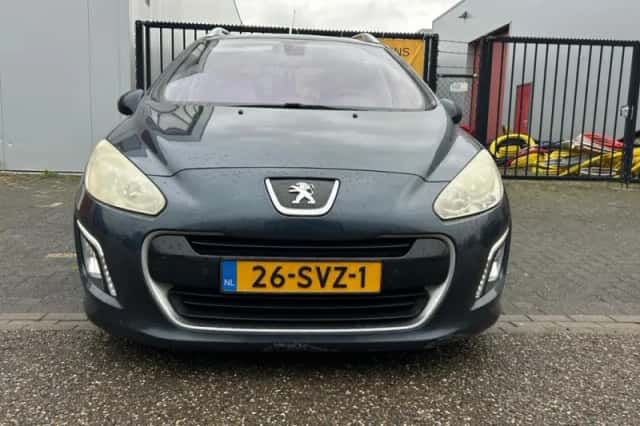 Peugeot 308 (2011) thumbnail 3