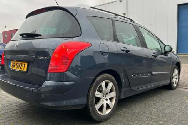 Peugeot 308 (2011) thumbnail 6
