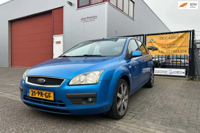 Ford Focus (2004) thumbnail 2