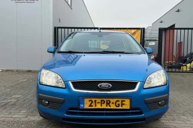 Ford Focus (2004) thumbnail 3