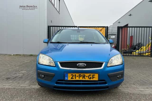 Ford Focus (2004) thumbnail 3