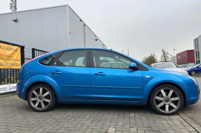 Ford Focus (2004) thumbnail 5