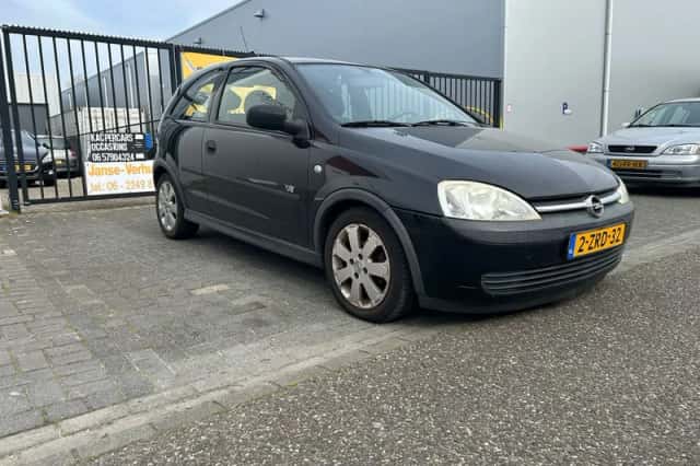 Opel Corsa (2002) thumbnail 4