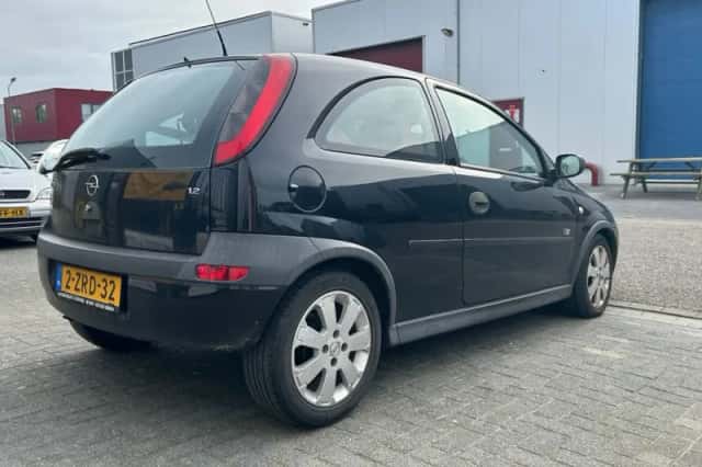 Opel Corsa (2002) thumbnail 6