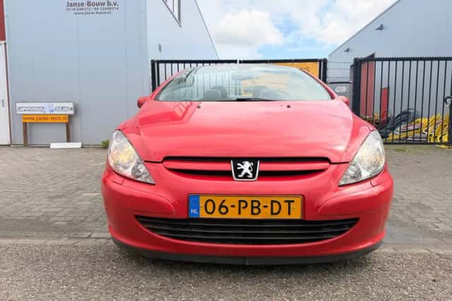 Peugeot 307 CC (2004) thumbnail 4