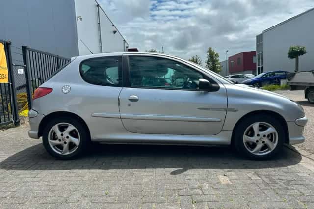 Peugeot 206 (2004) thumbnail 5