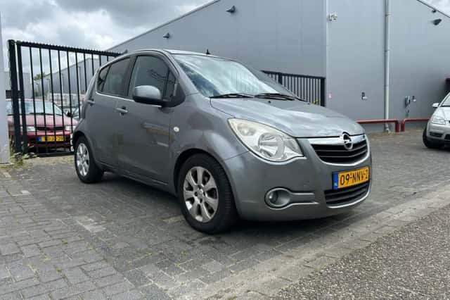 Opel Agila (2010) thumbnail 4