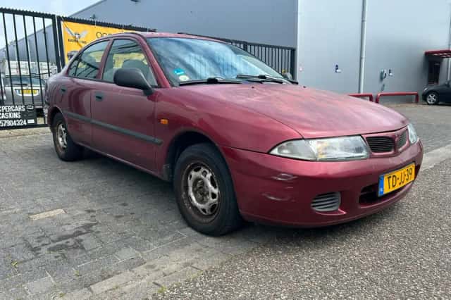 Mitsubishi Carisma (1998) thumbnail 4