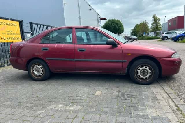 Mitsubishi Carisma (1998) thumbnail 5