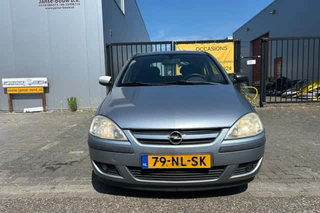 Opel Corsa (2003) thumbnail 3
