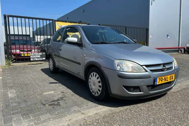 Opel Corsa (2003) thumbnail 4