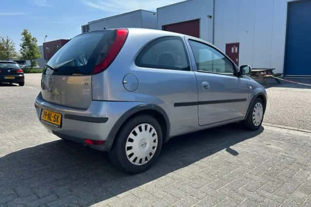 Opel Corsa (2003) thumbnail 6