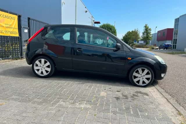 Ford Fiesta (2005) thumbnail 5