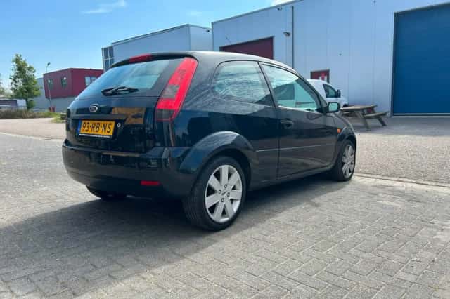 Ford Fiesta (2005) thumbnail 6