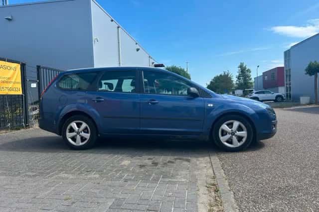 Ford Focus (2005) thumbnail 5