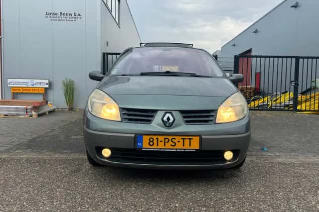 Renault Scénic (2004) thumbnail 3
