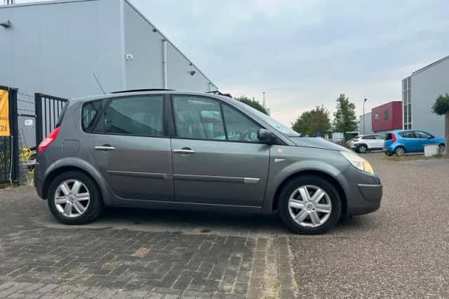 Renault Scénic (2004) thumbnail 5